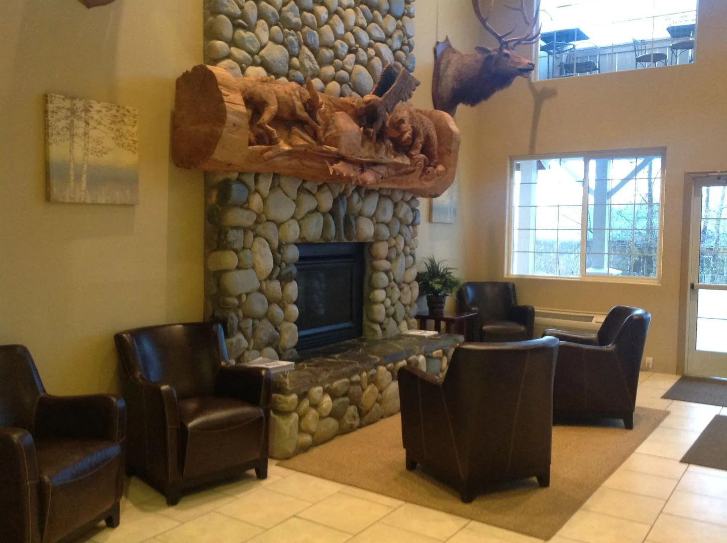 Grand View Inn & Suites