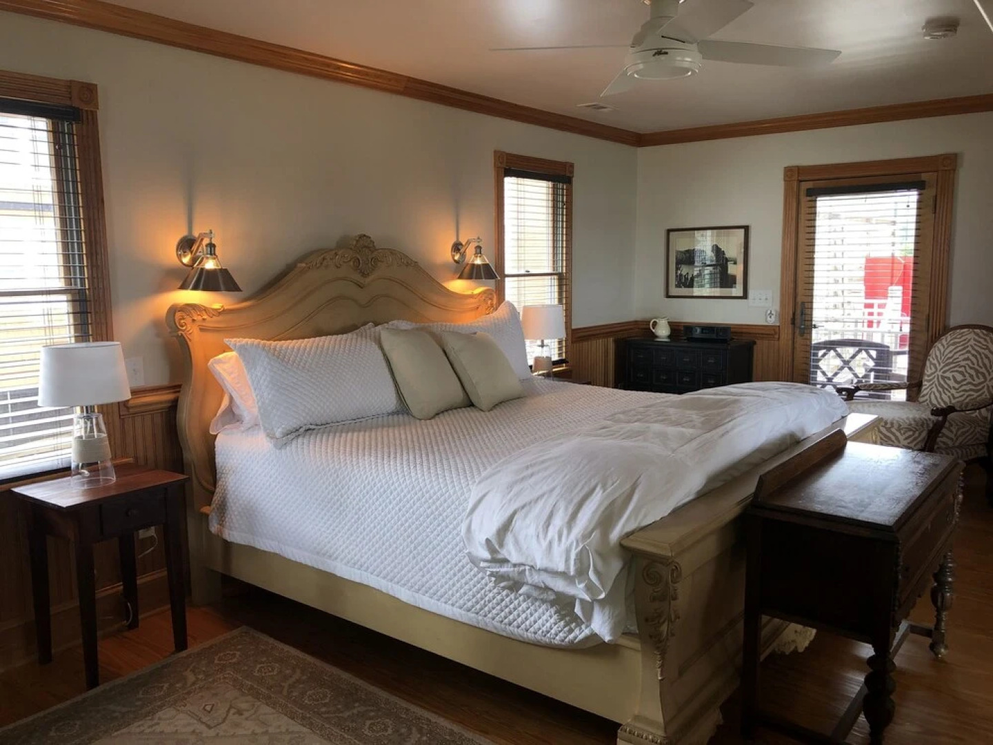 The Burrus House Inn Waterfront Suites