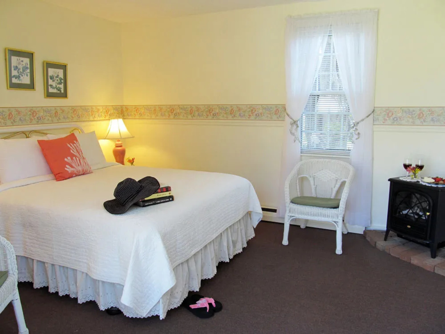 Allen Harbor Breeze Inn & Gardens