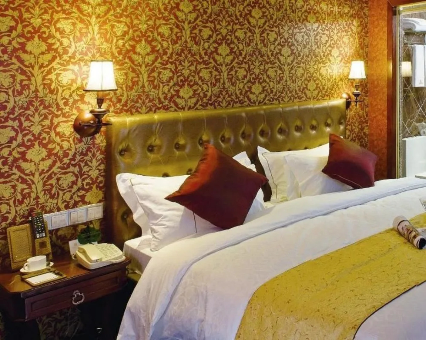 Chengdu Care U Well Hotel