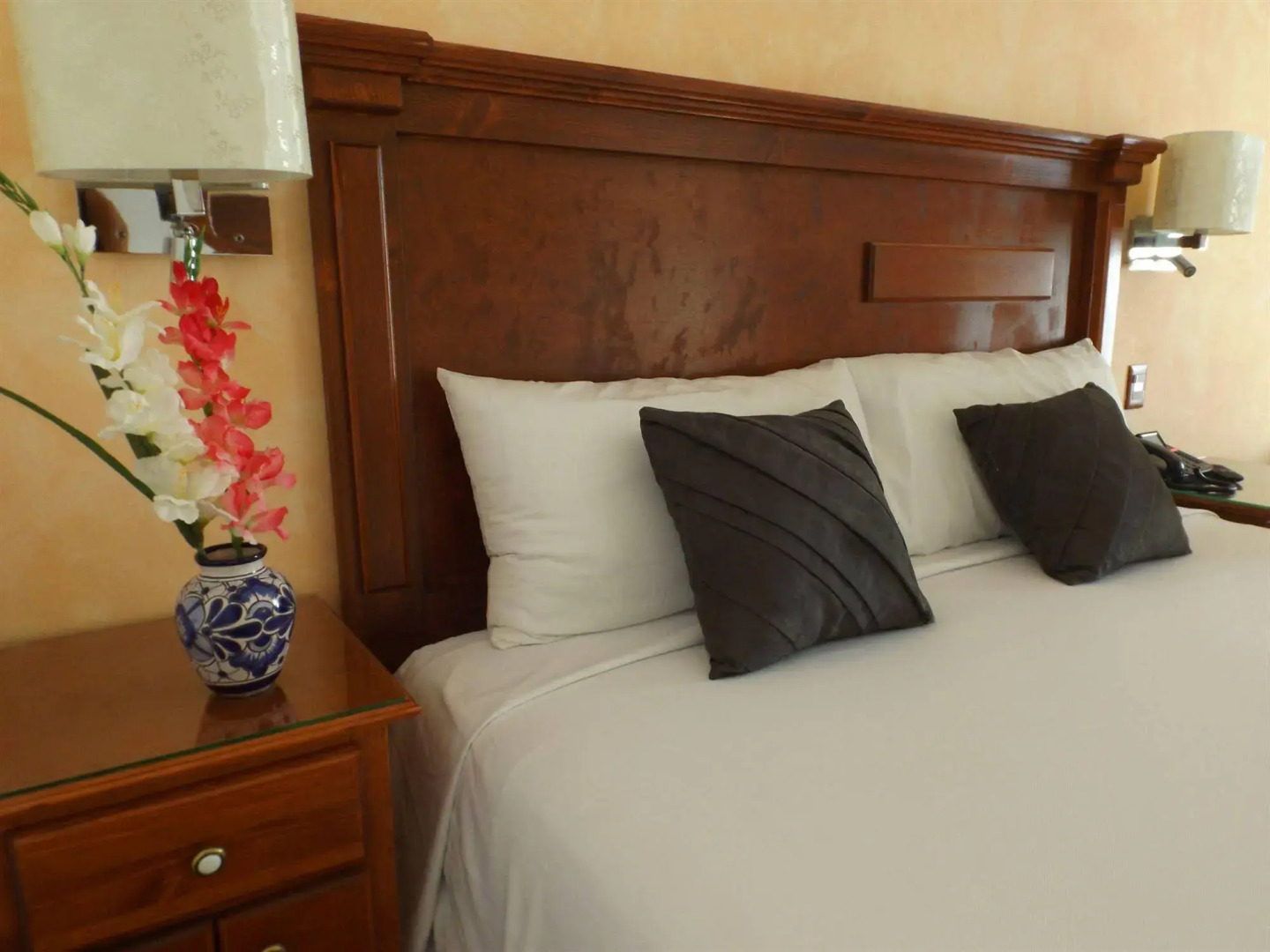 La Posada Hotel & Beach Club