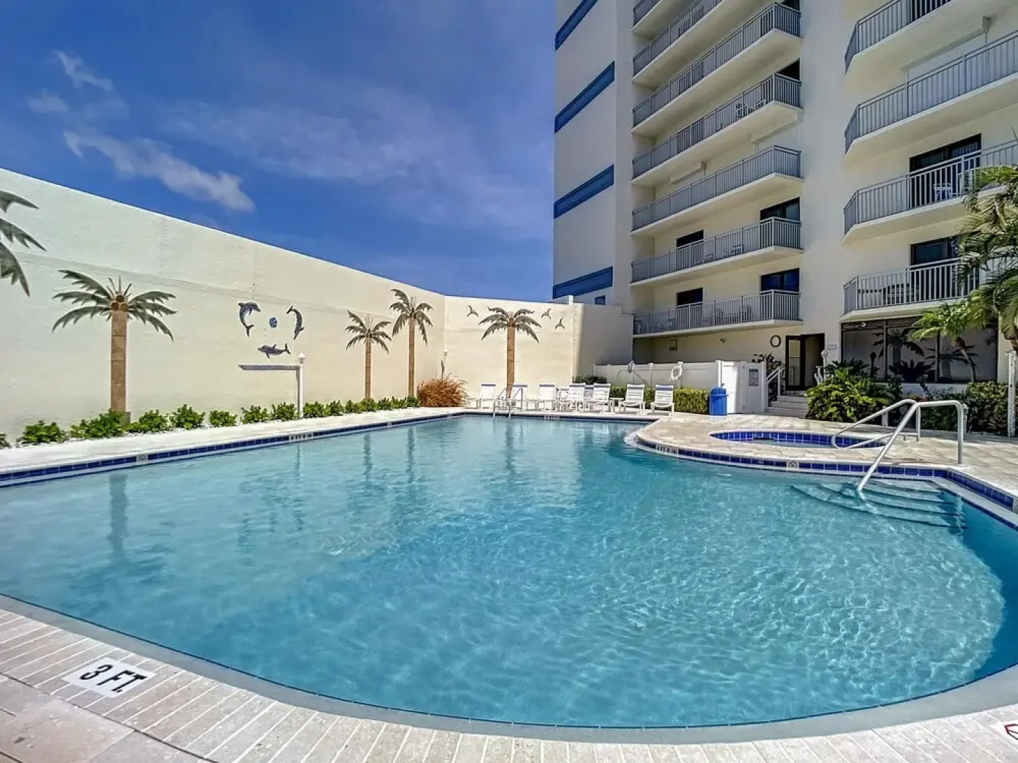 Ocean View Ground Level Seascape Towers Overlooking Pool Walk Right out to the Beach Sst126