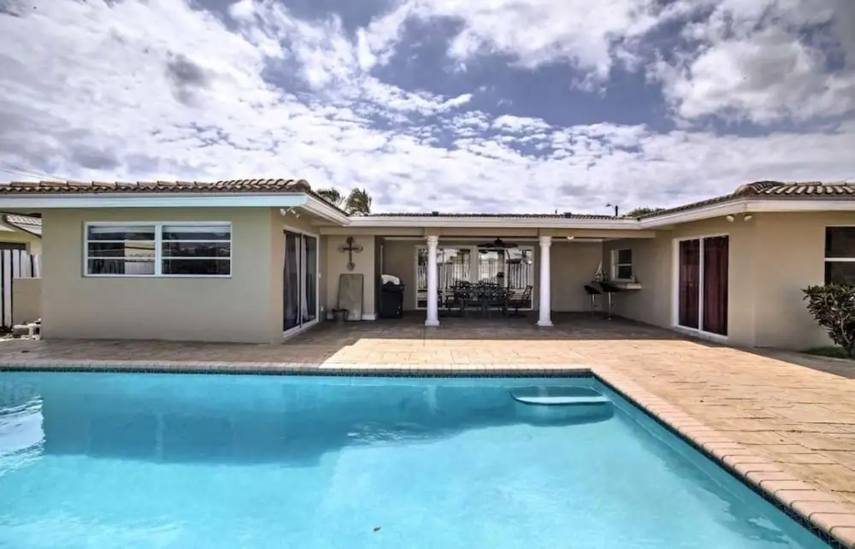 2 Master Suites Pool Home