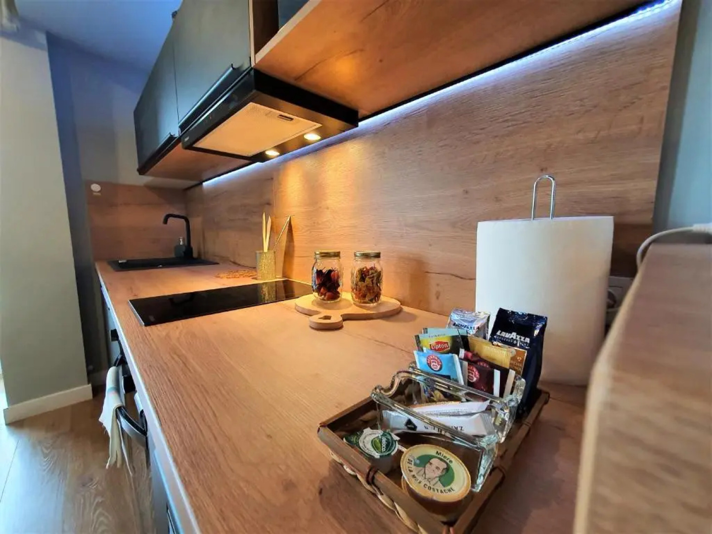 Eriss Studio Suite - OZone building apartment