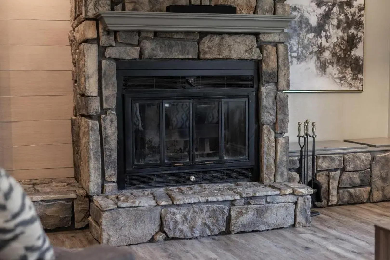 Charming Getaway near Tweety Bird Trail Backyard