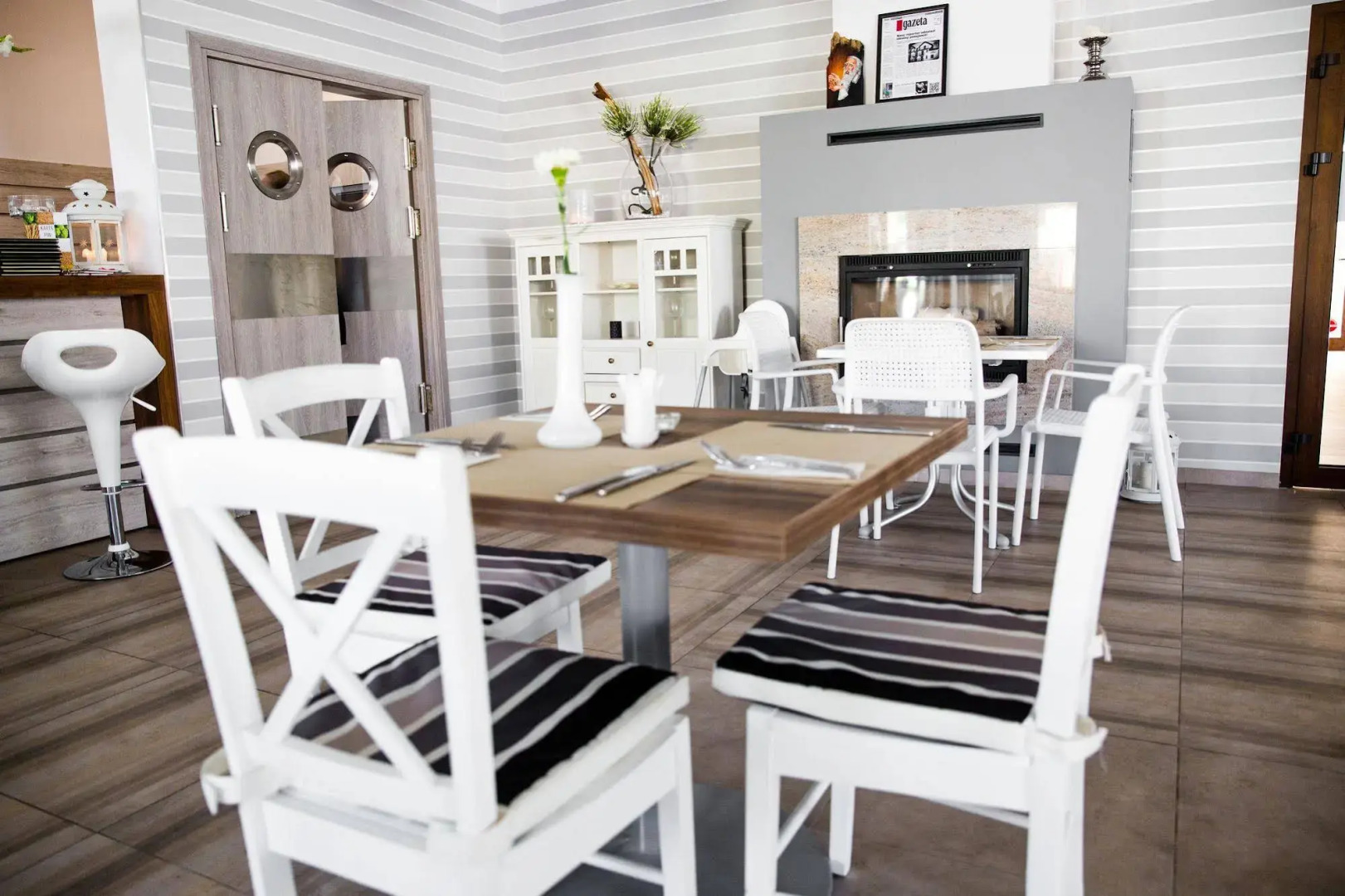 Marina Mielno z widokiem na Jezioro