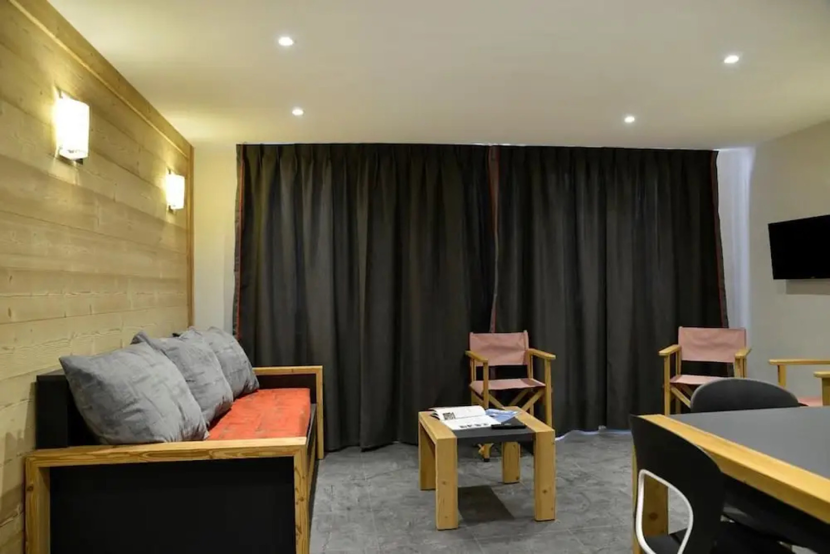 Residence LES Coches 3 Rooms in a Family Resort at the Bottom of the Slopes Bac216