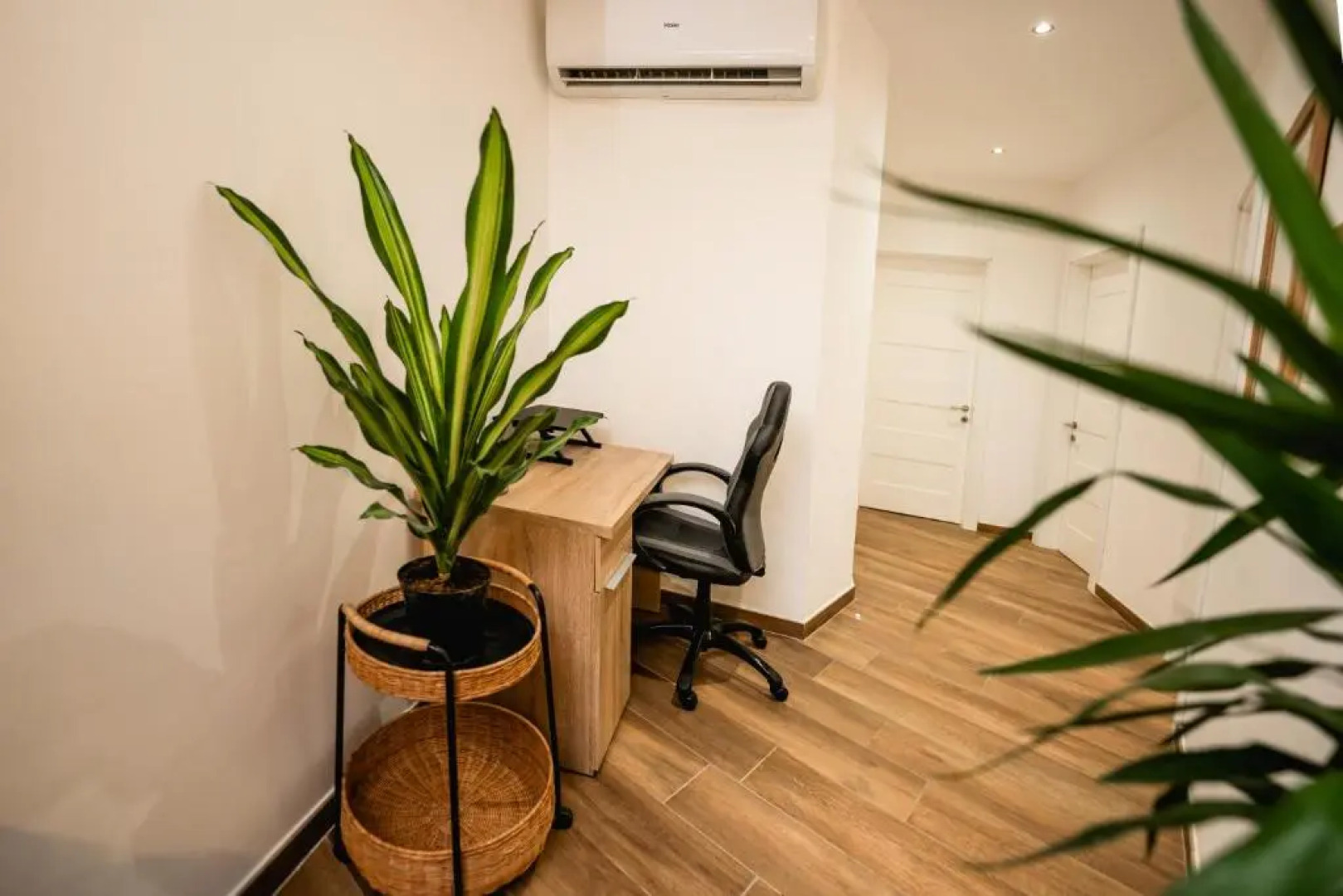 Luxurious Penthouse with Private POOL, WIFI & AC by 360 Estates