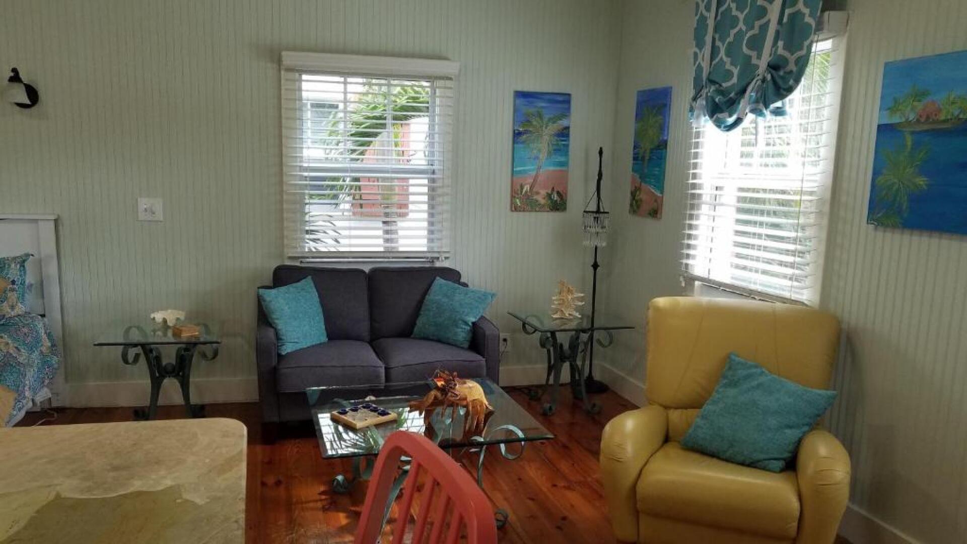 Downtown Whimsical Paradise Pool, Tiki Bar, 2 blocks to Atlantic Ave Delray