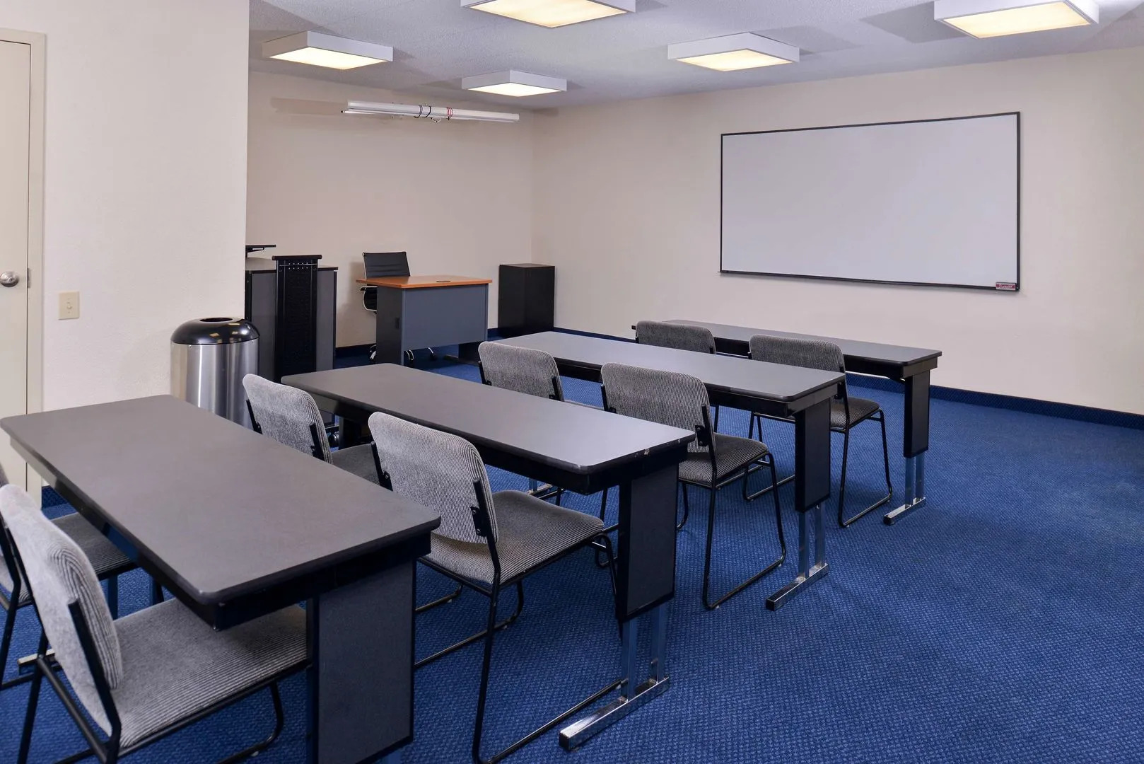 Super 8 by Wyndham Deerfield/Northbrook