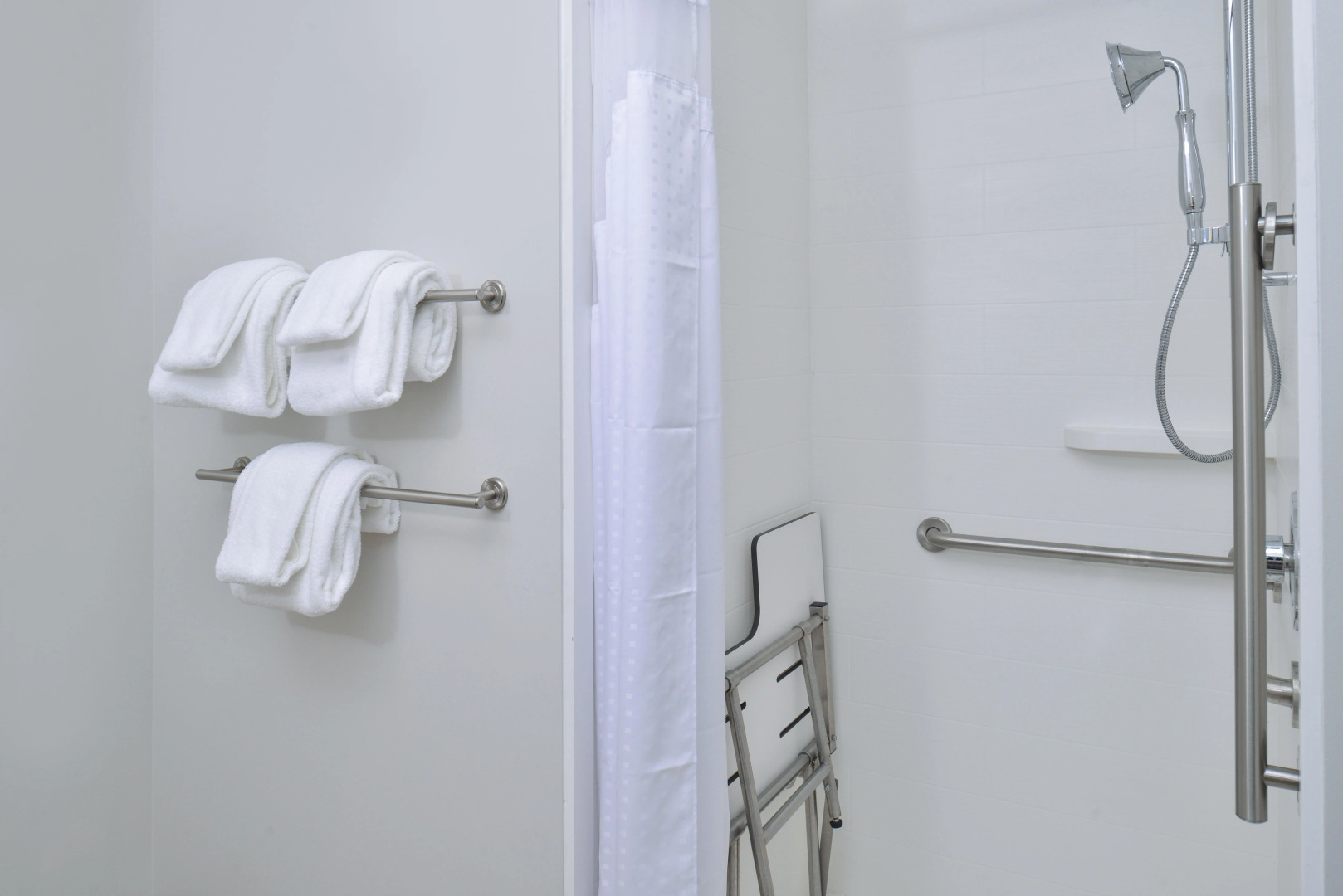 Holiday Inn Express & Suites Farmington Hills - Detroit by IHG