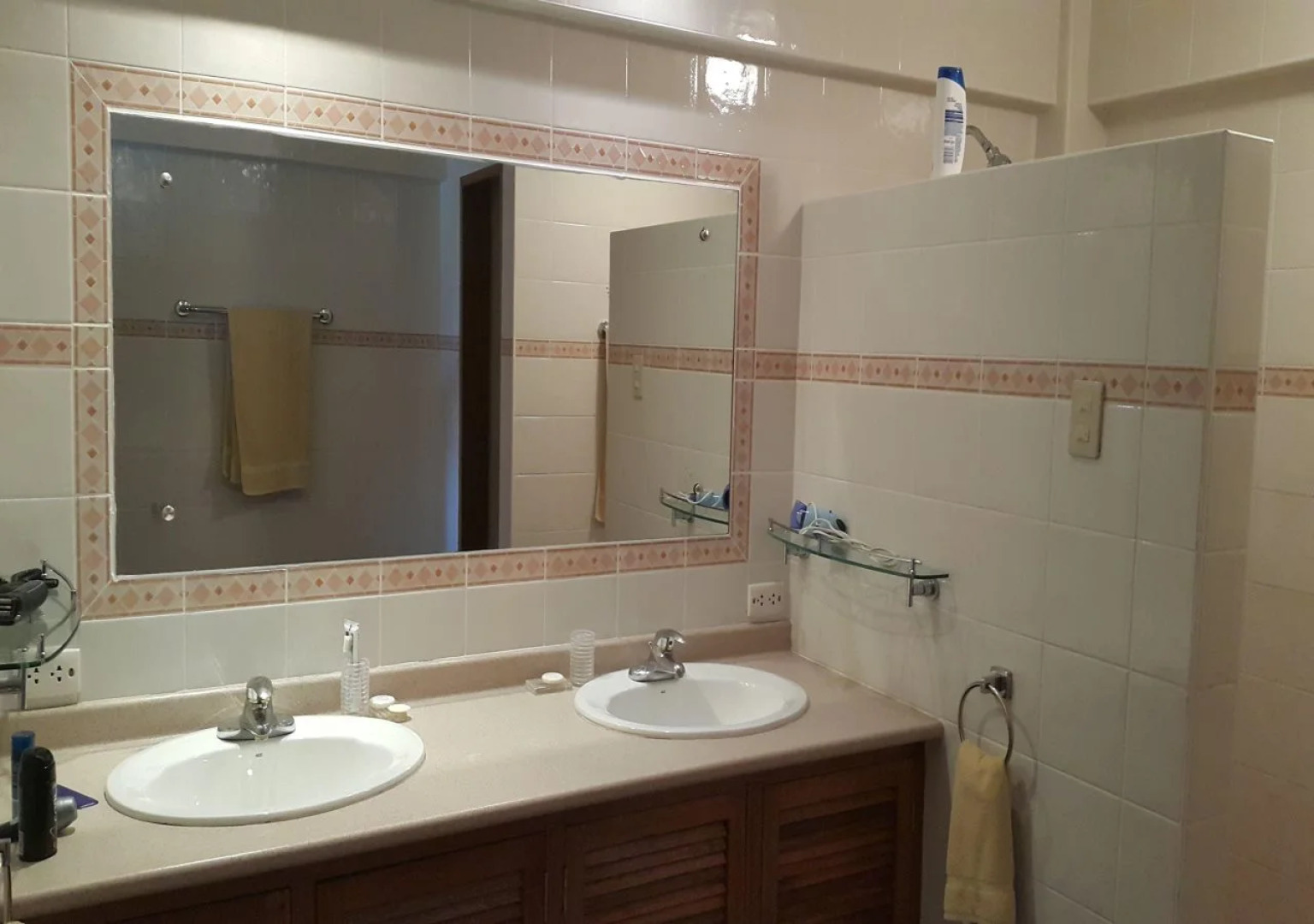 El Galleon Beach Resort Asia Divers