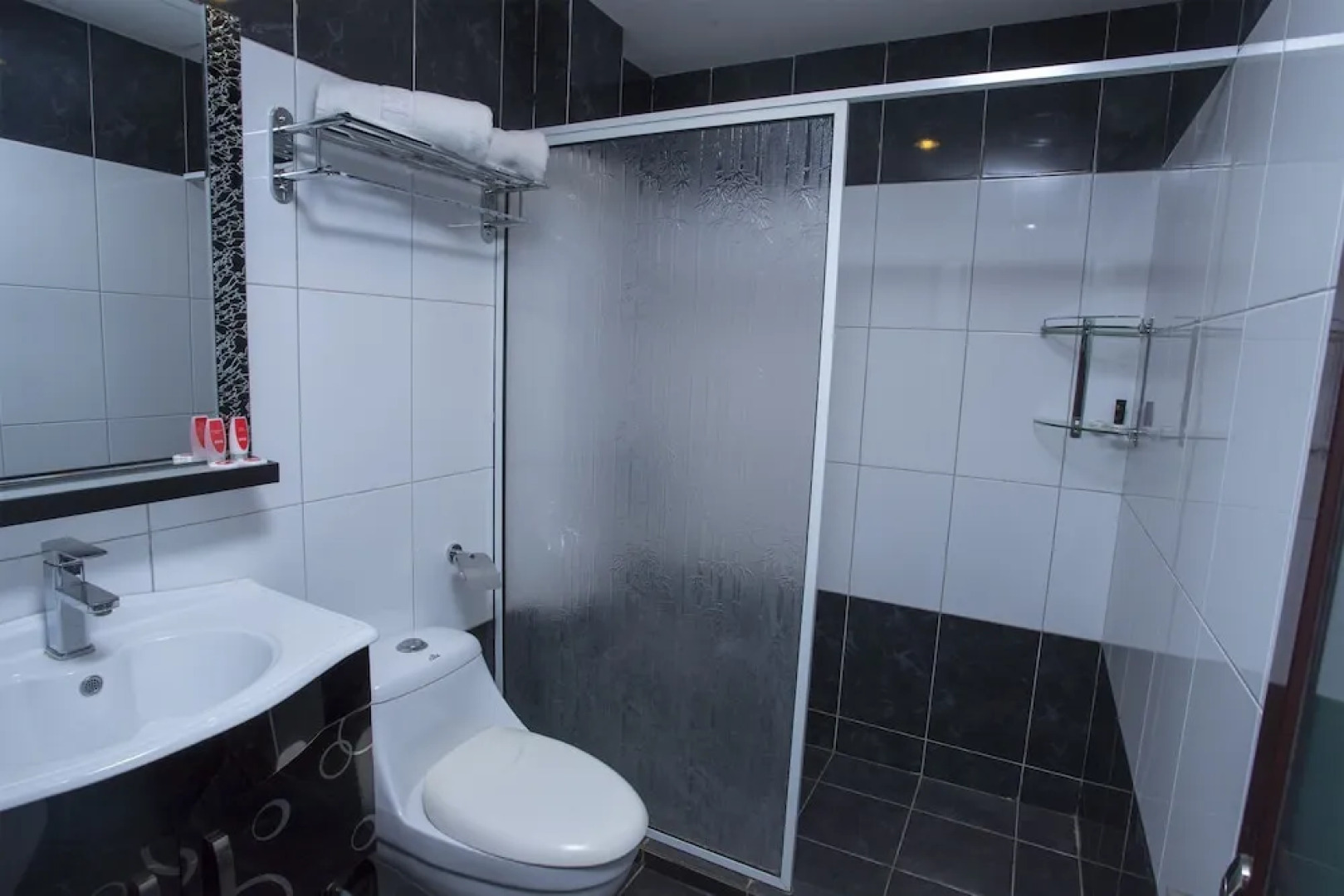 OYO 44037 King Park Hotel