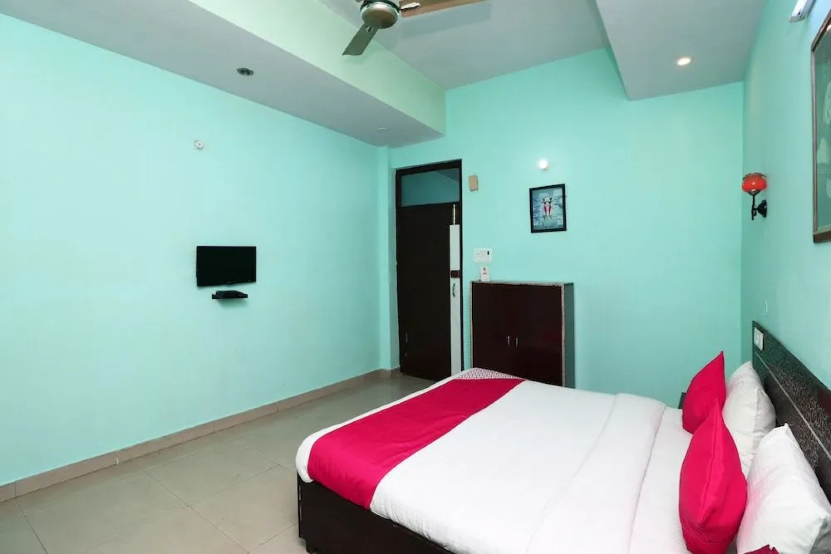 OYO 16905 The Rohtak Hyatt