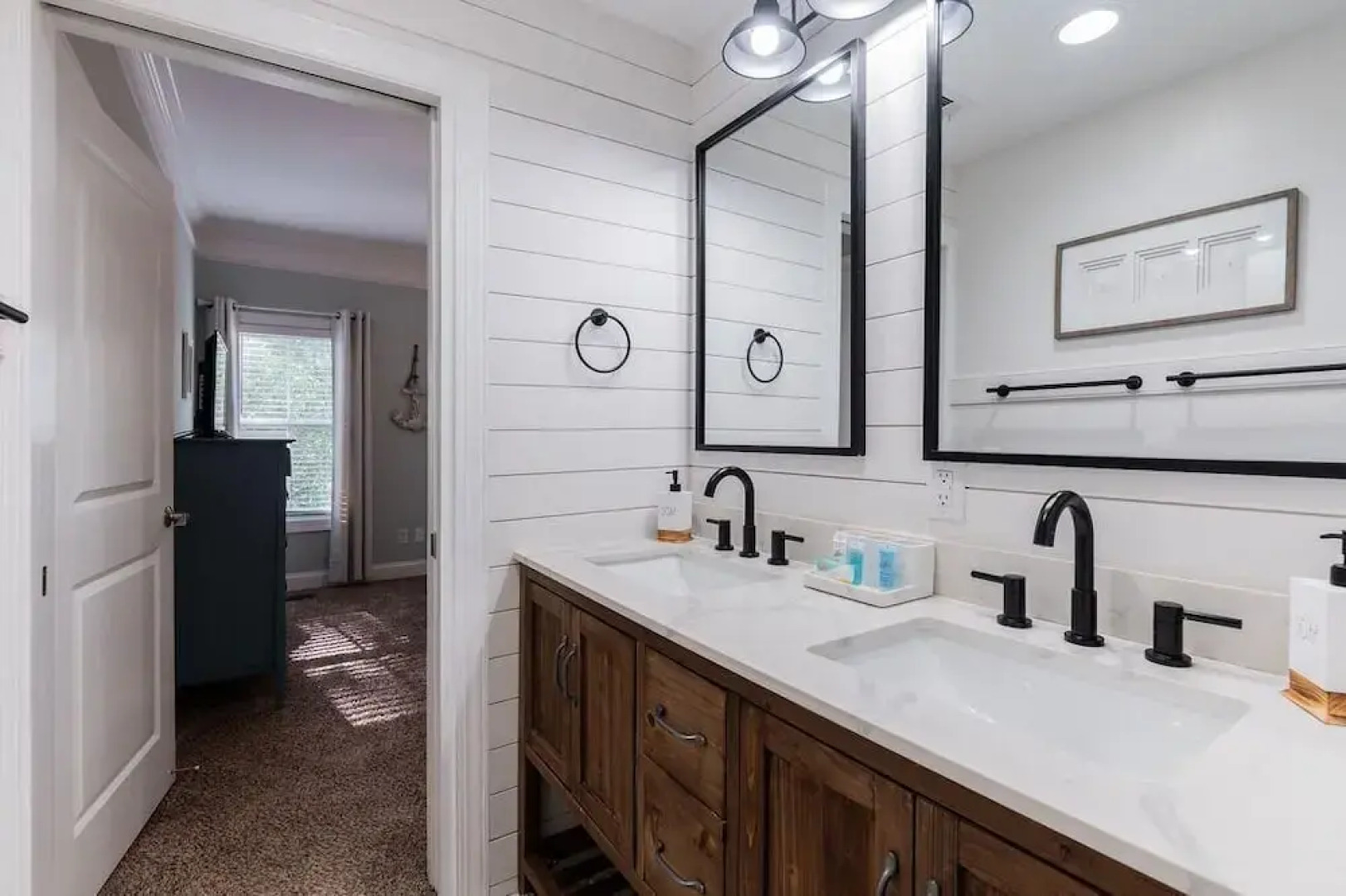 Pearl of the Promenade - Old Town Bluffton, SC 2 Bed Townhome in Prime Location