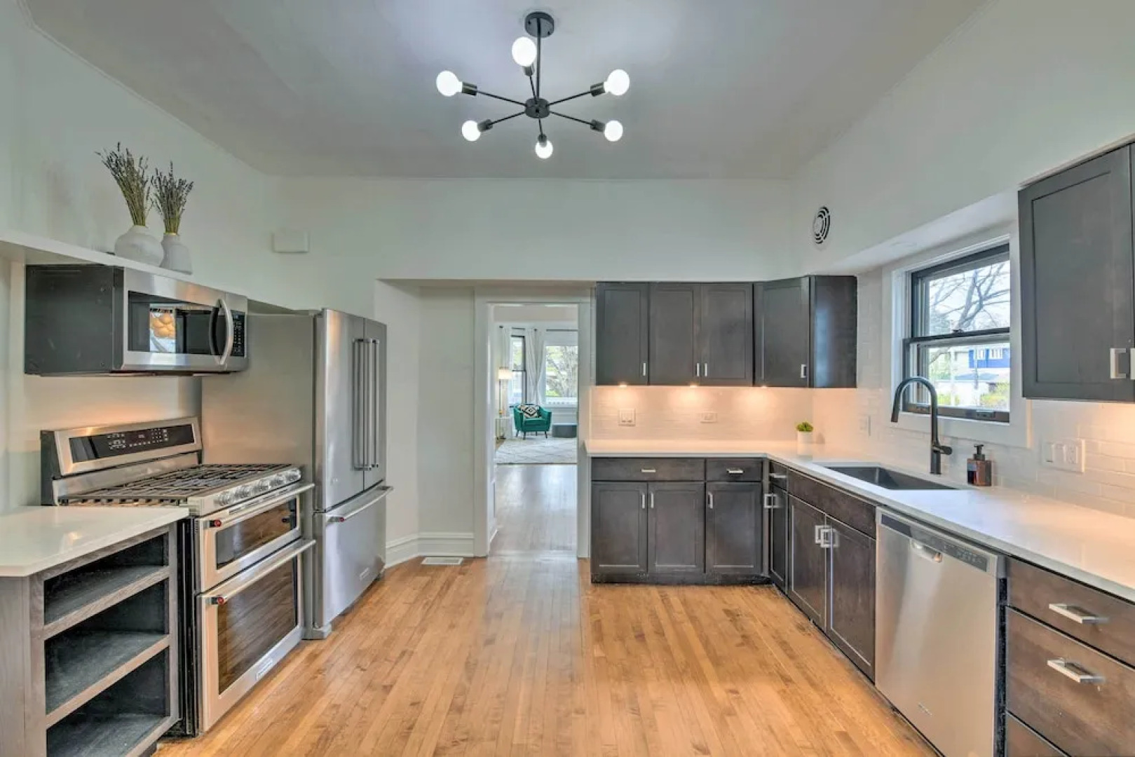 Spacious Oak Park Home, 11 Mi to Downtown Chicago!