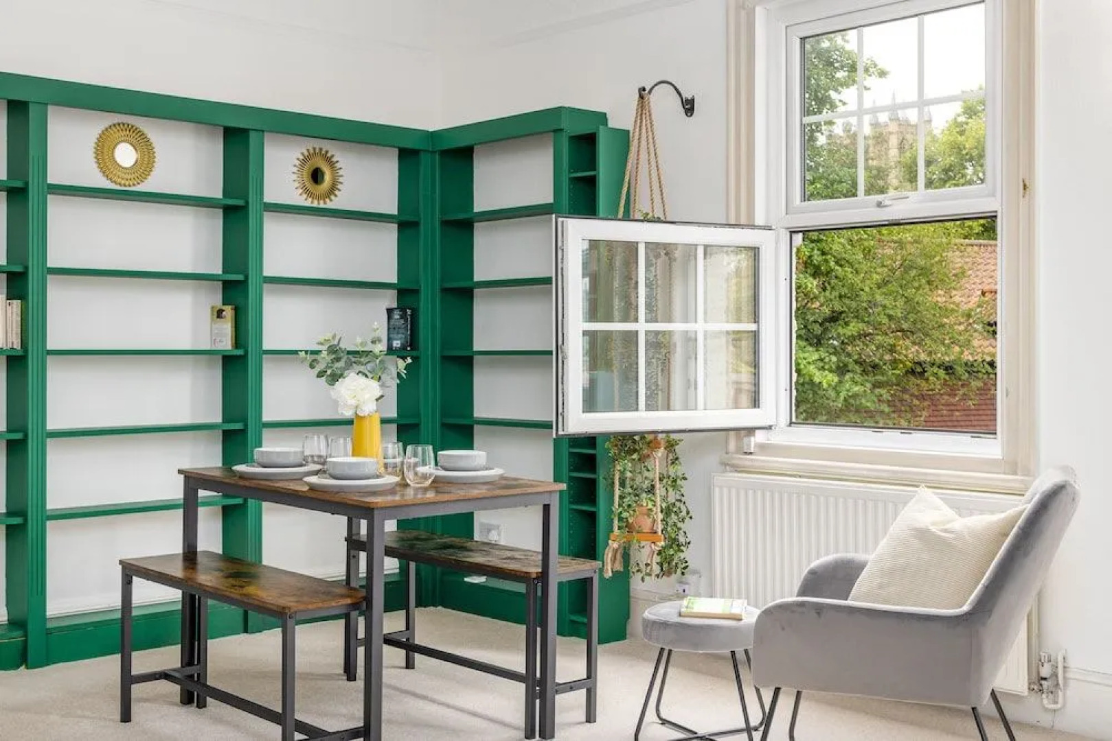 The Lincoln Book Inn