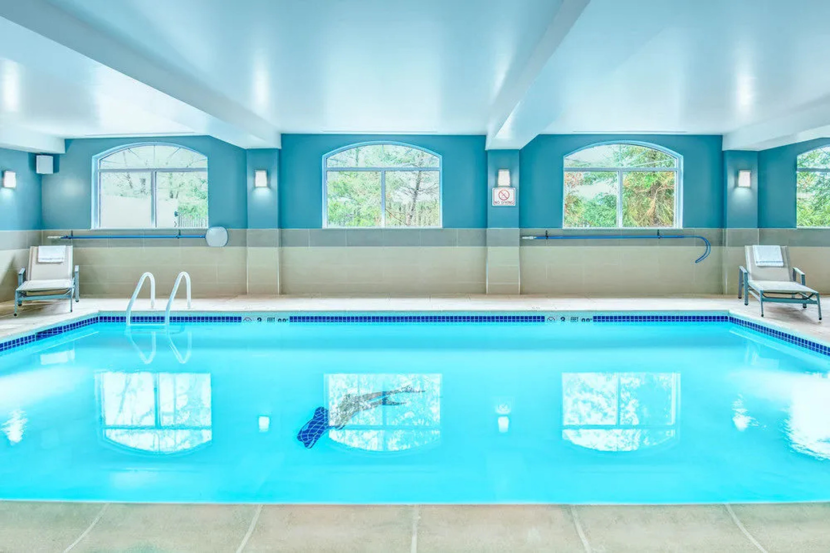 Holiday Inn Express & Suites Woodbridge