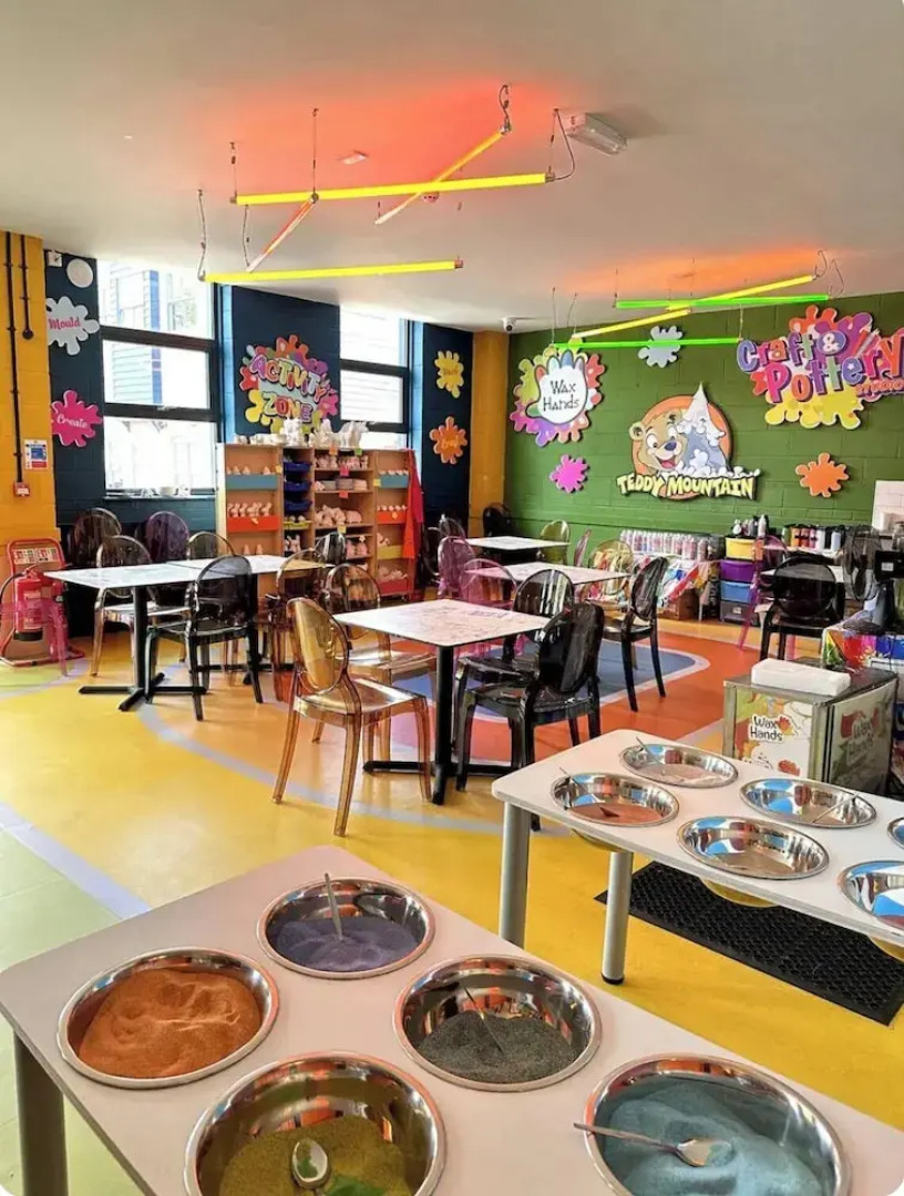 Harwich - Caravan - Sleeps 10 - Garden - Pool