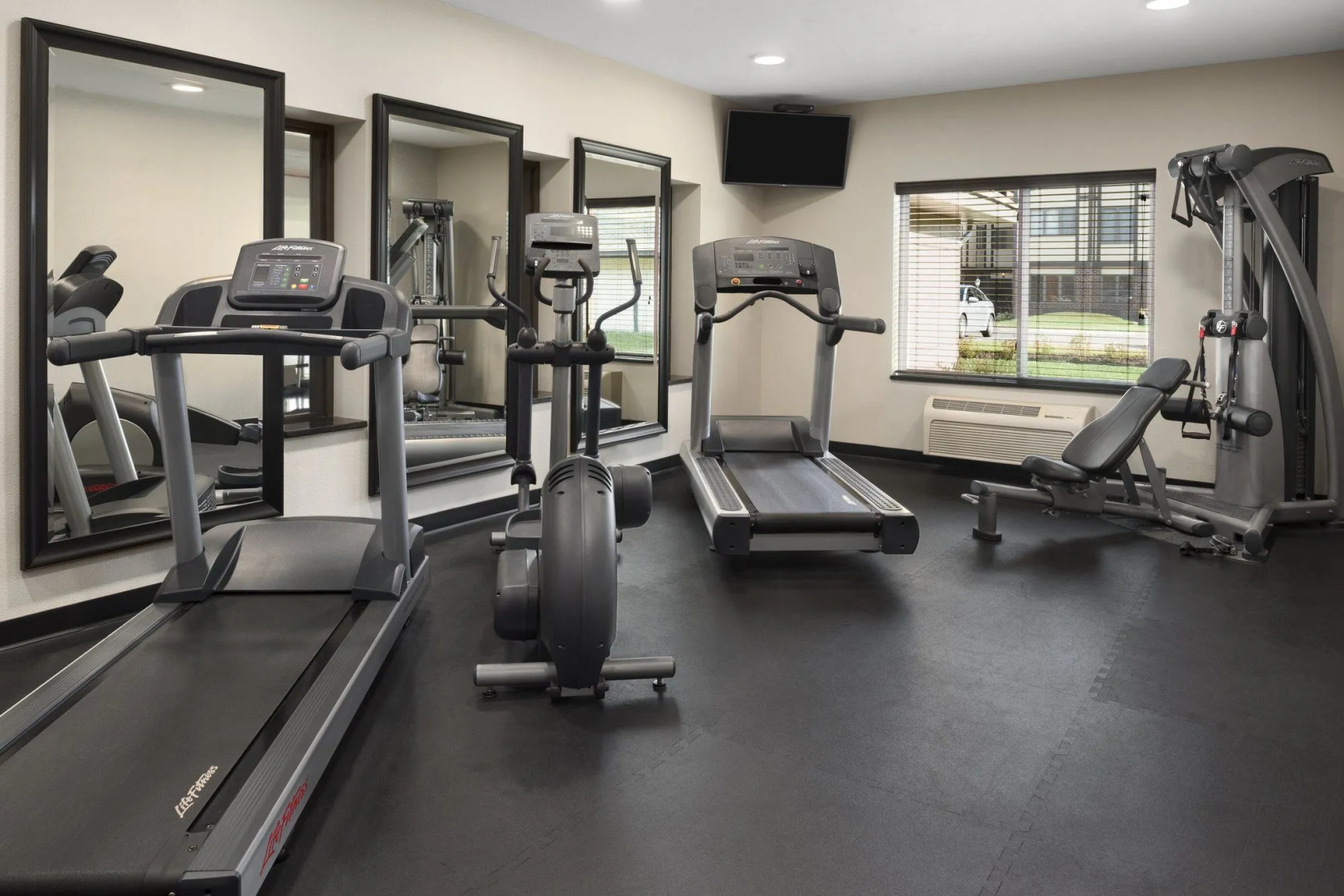 Country Inn & Suites by Radisson, St. Cloud West, MN