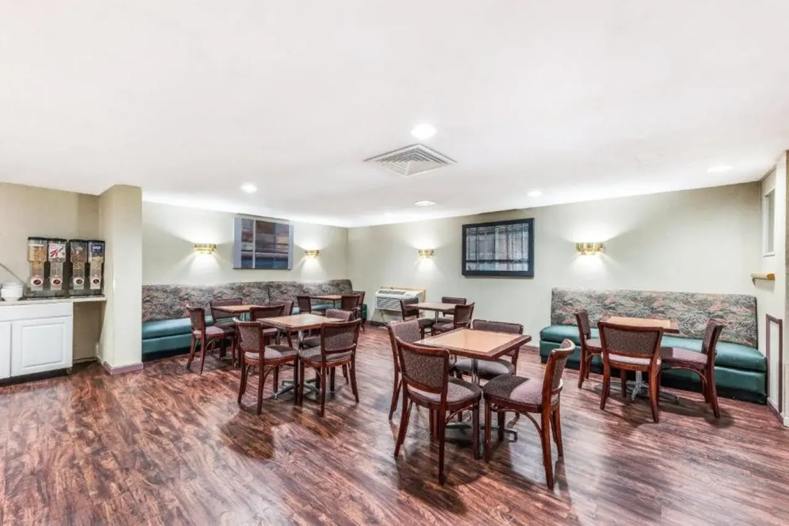 Red Carpet Inn Hazleton