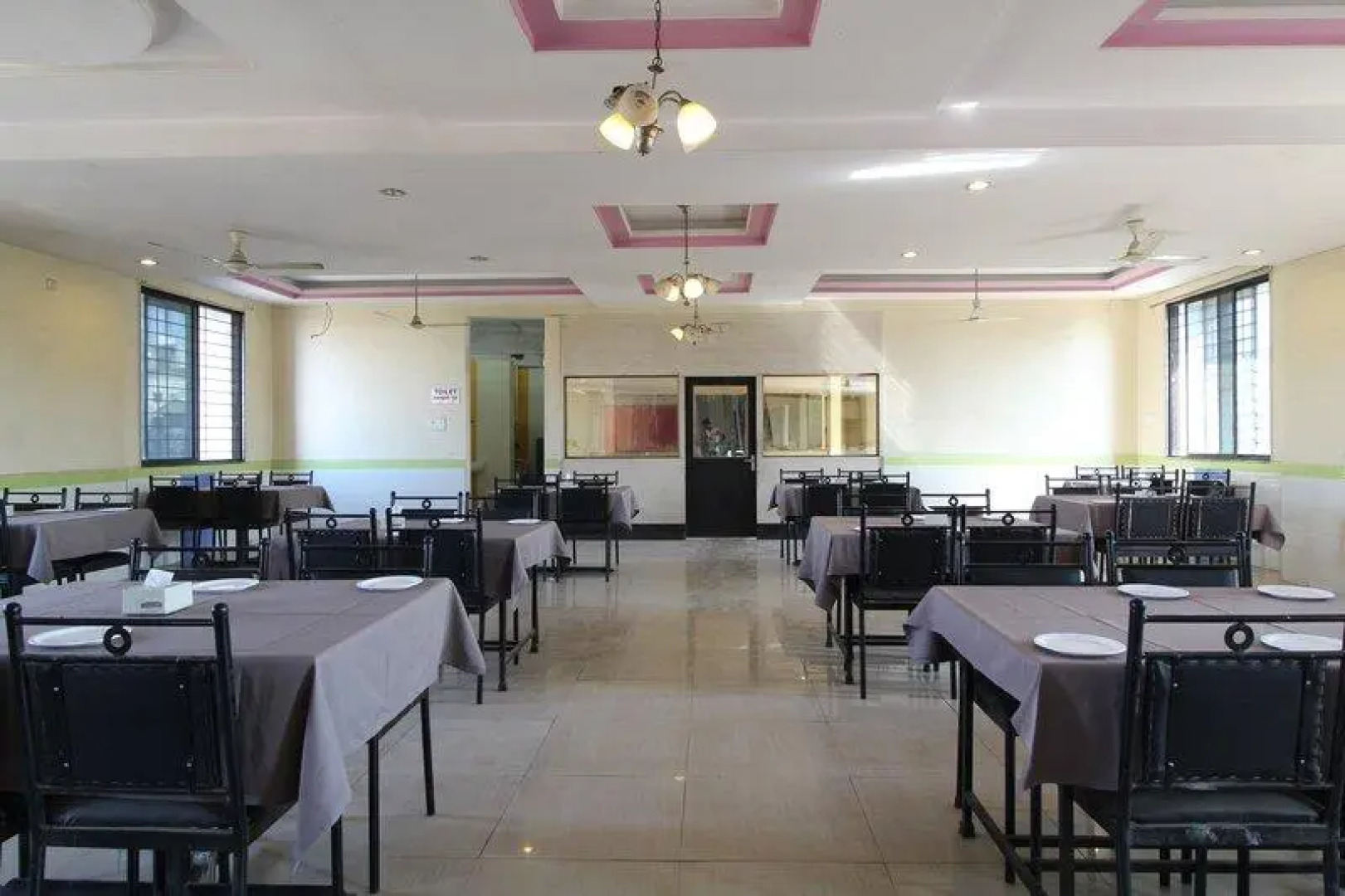 OYO Flagship 39396 Hotel Mayur