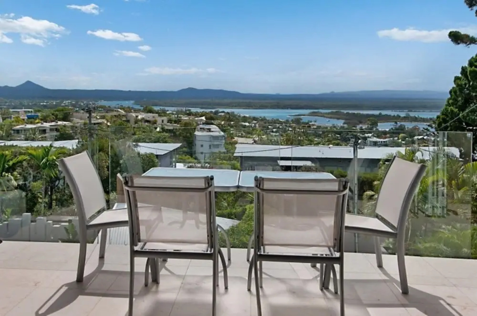 Noosa Penthouse close to Hastings Street - Unit 2 Vue, 28 Edgar Bennett Ave