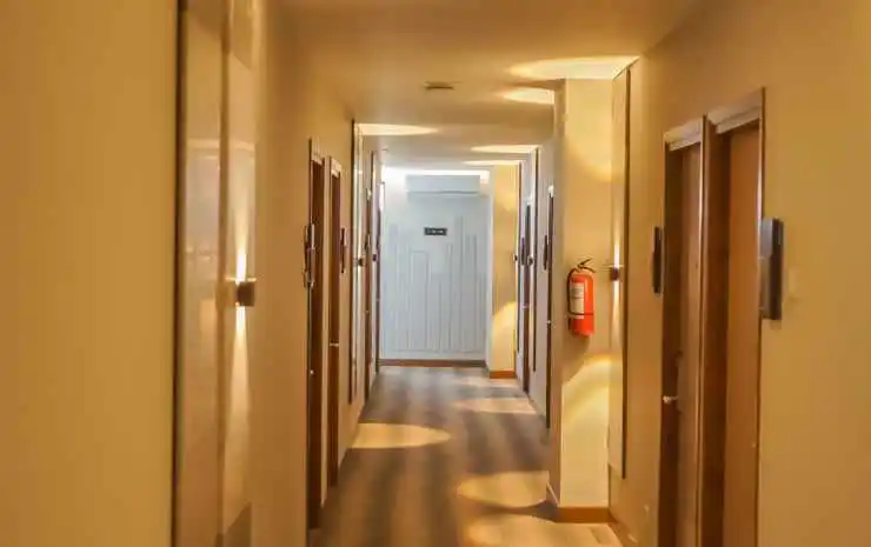 Front One King Hotel