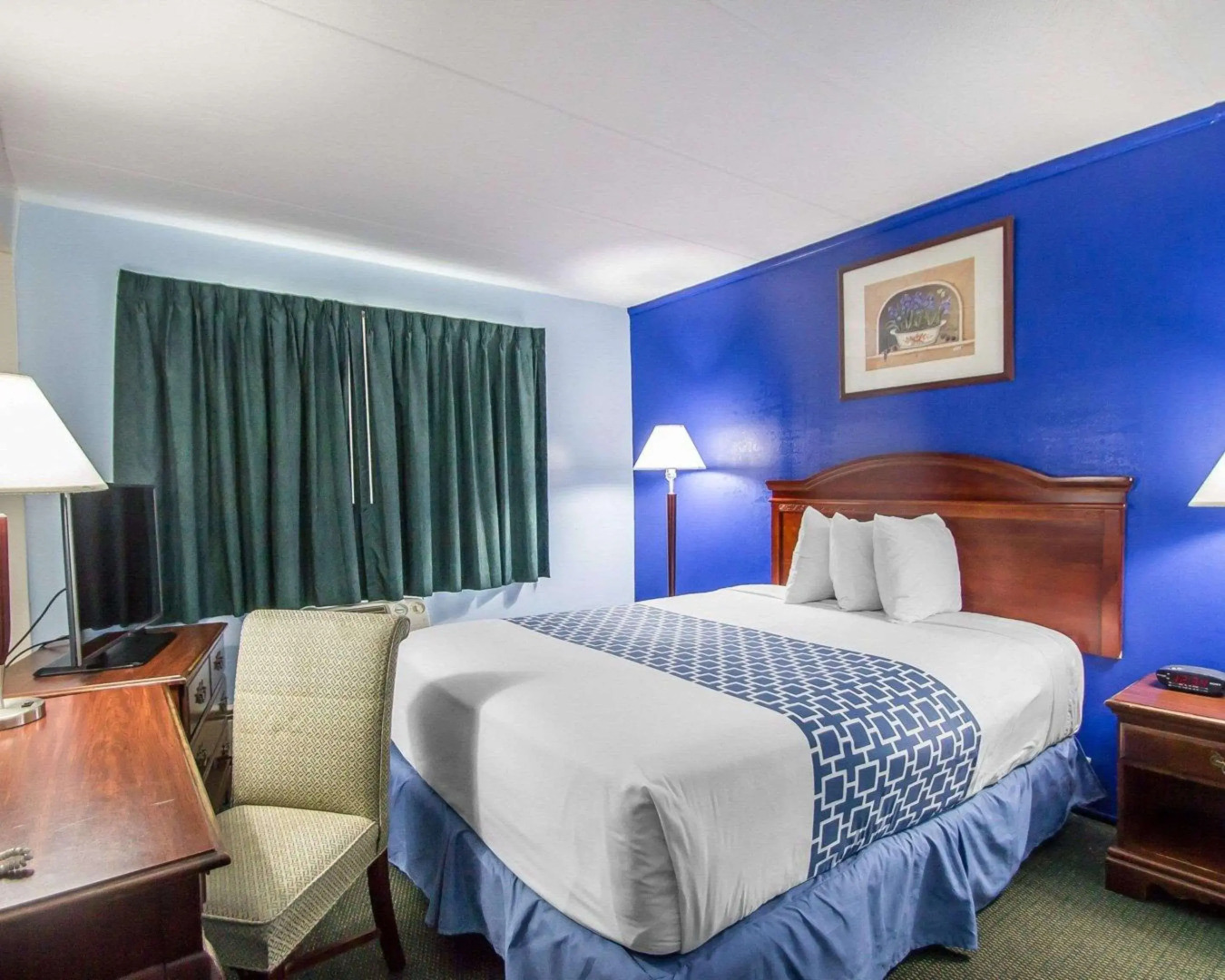 Econo Lodge Inn & Suites Windsor Locks Bradley Airport