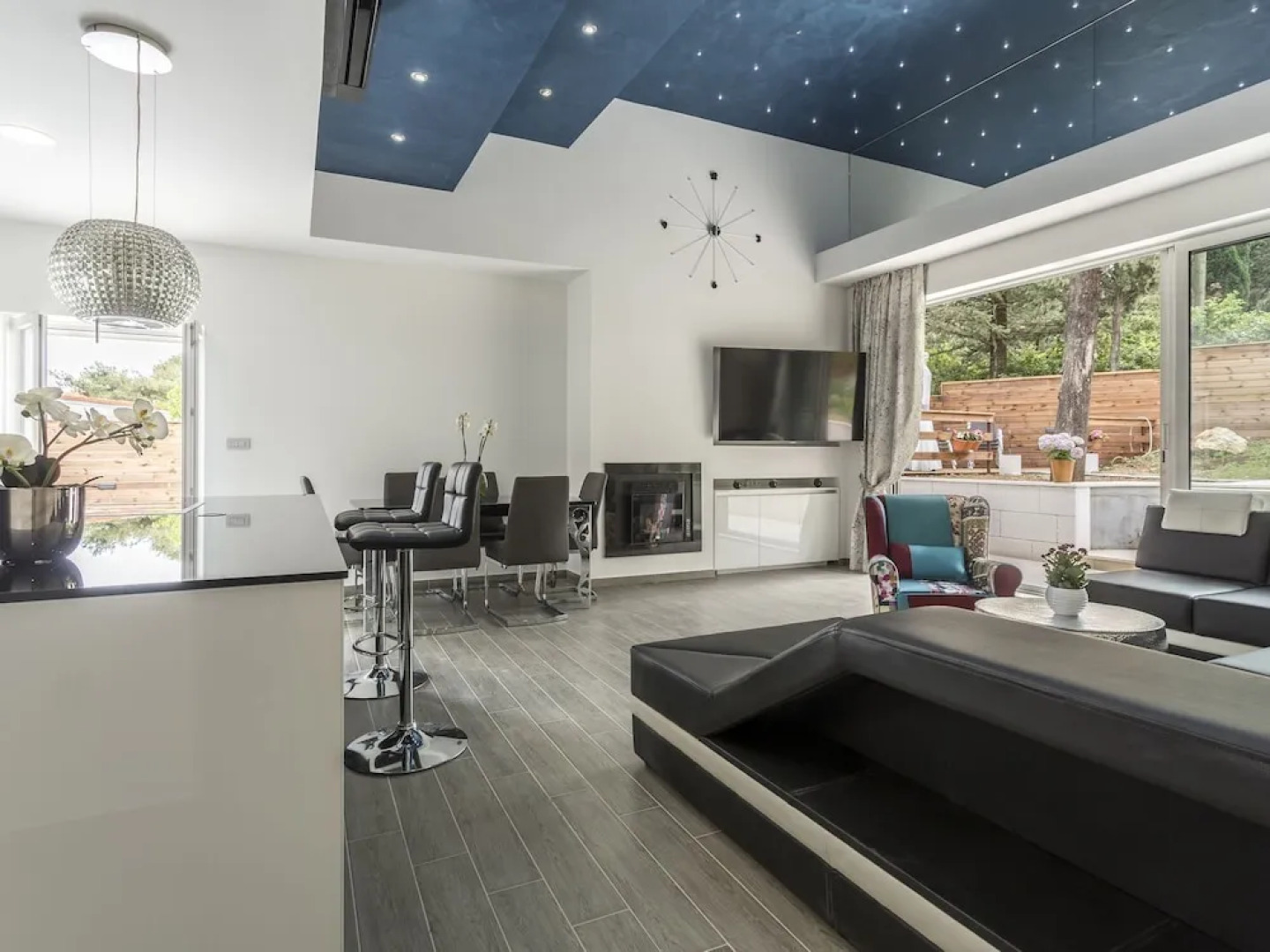 Fabuluous Villa with Private Pool, Garden, Hot Tub