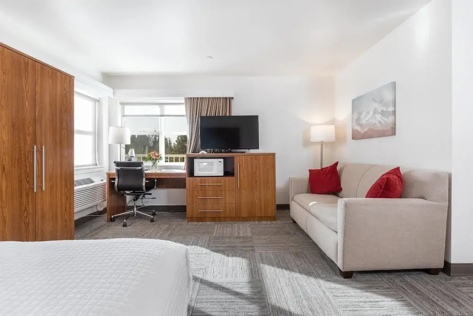 Marshall Suites Bainbridge Island, SureStay Collection by BW