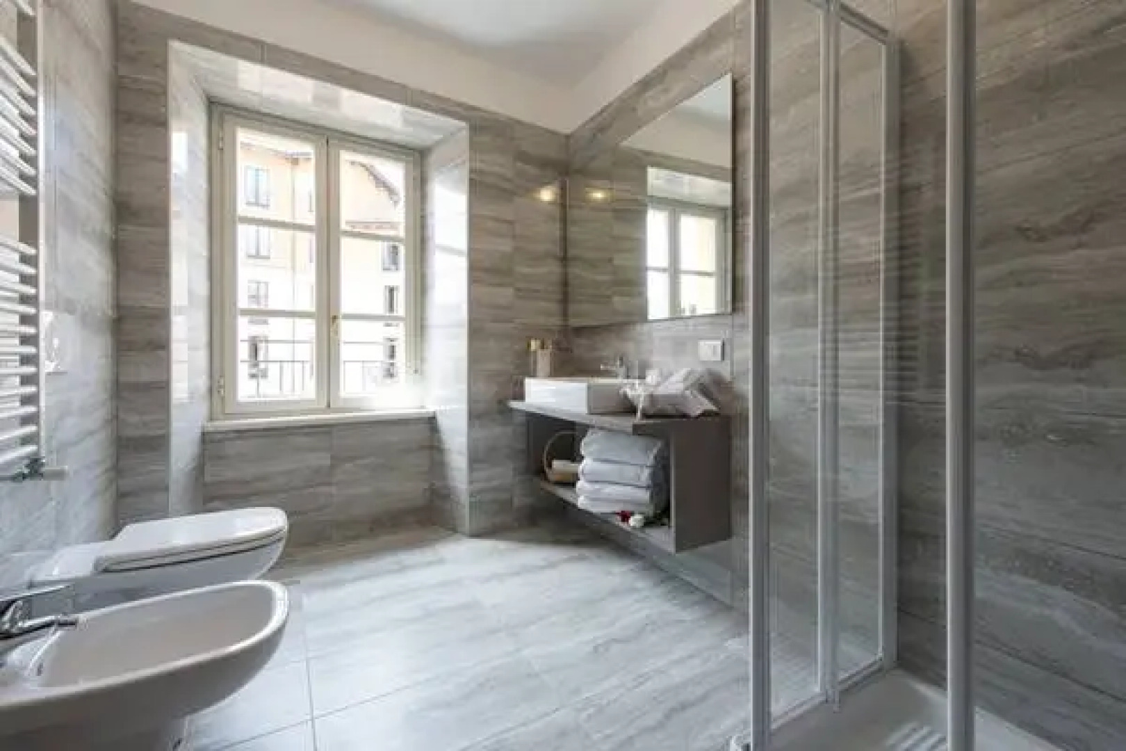 Britannia Luxury Apartments Suite