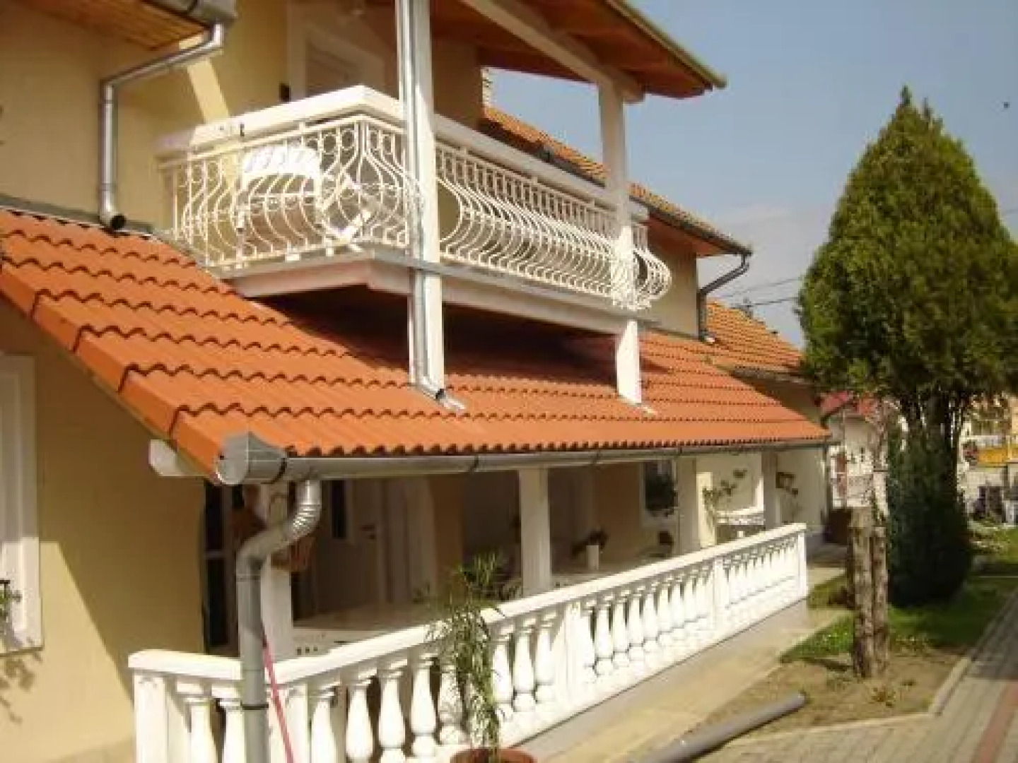 Apartmanház Mediterrán