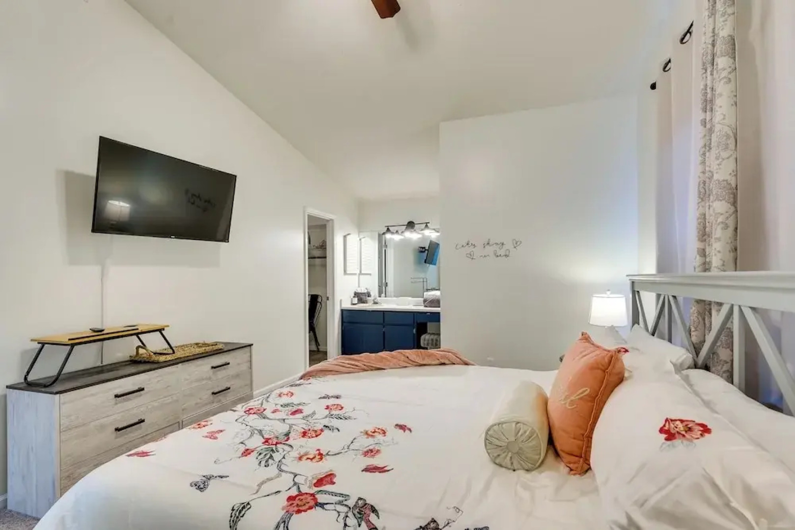 Relaxing Lynn Haven Escape w/ Screened Porch!