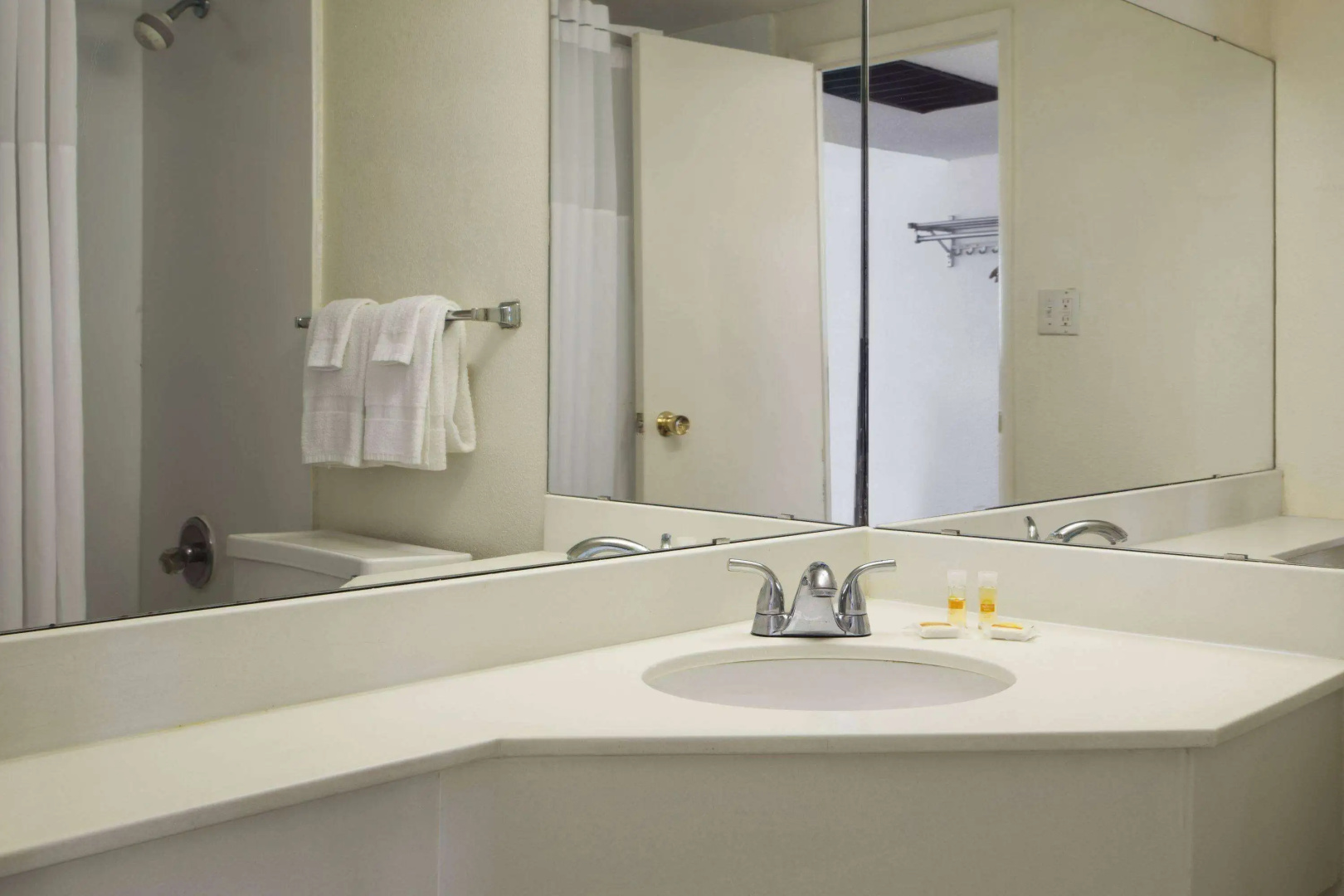 Ramada by Wyndham Pittsburgh/New Stanton