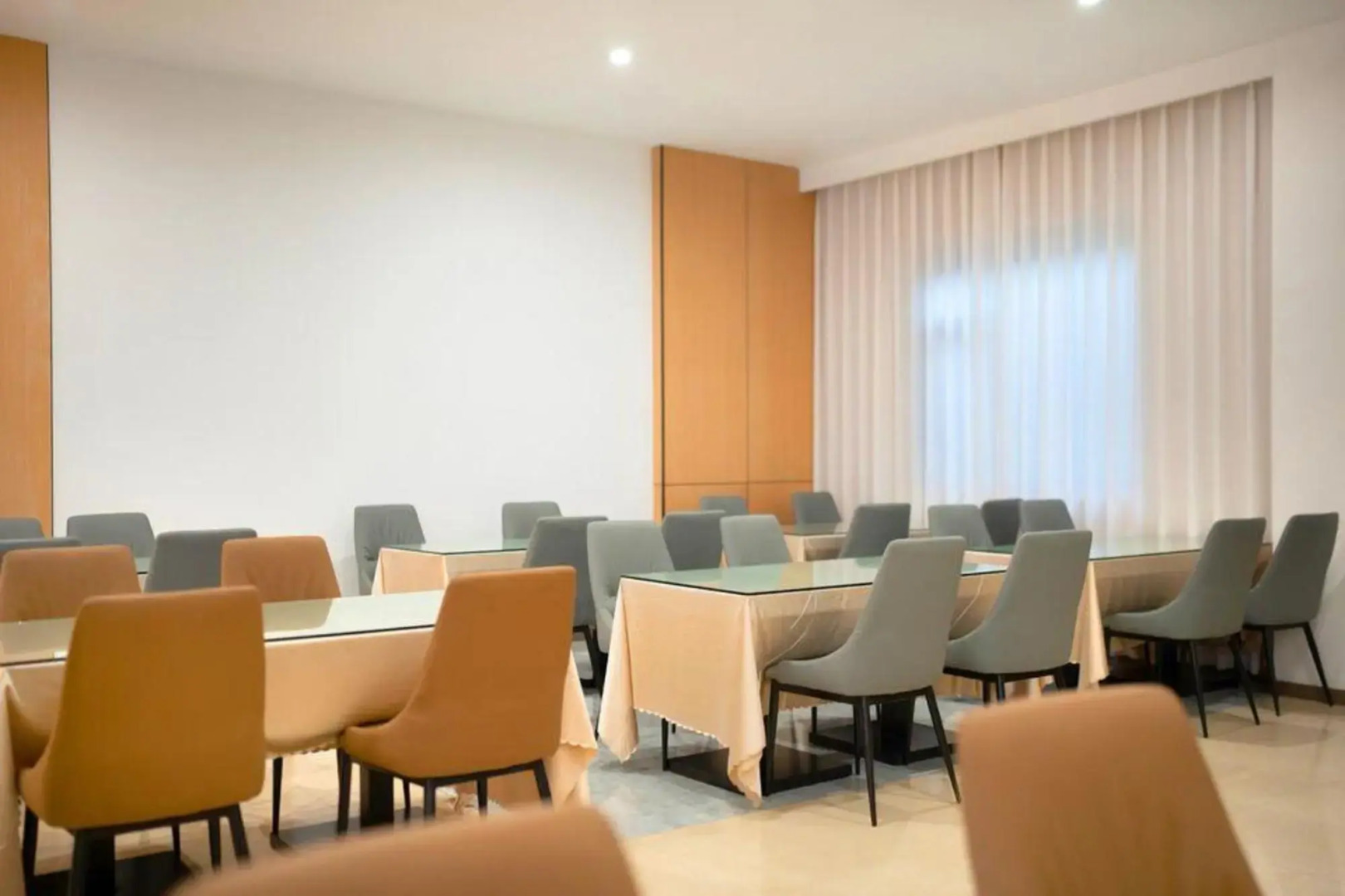 Renhe Hotel (Panzhihua Renhe Square High-speed Railway Station)