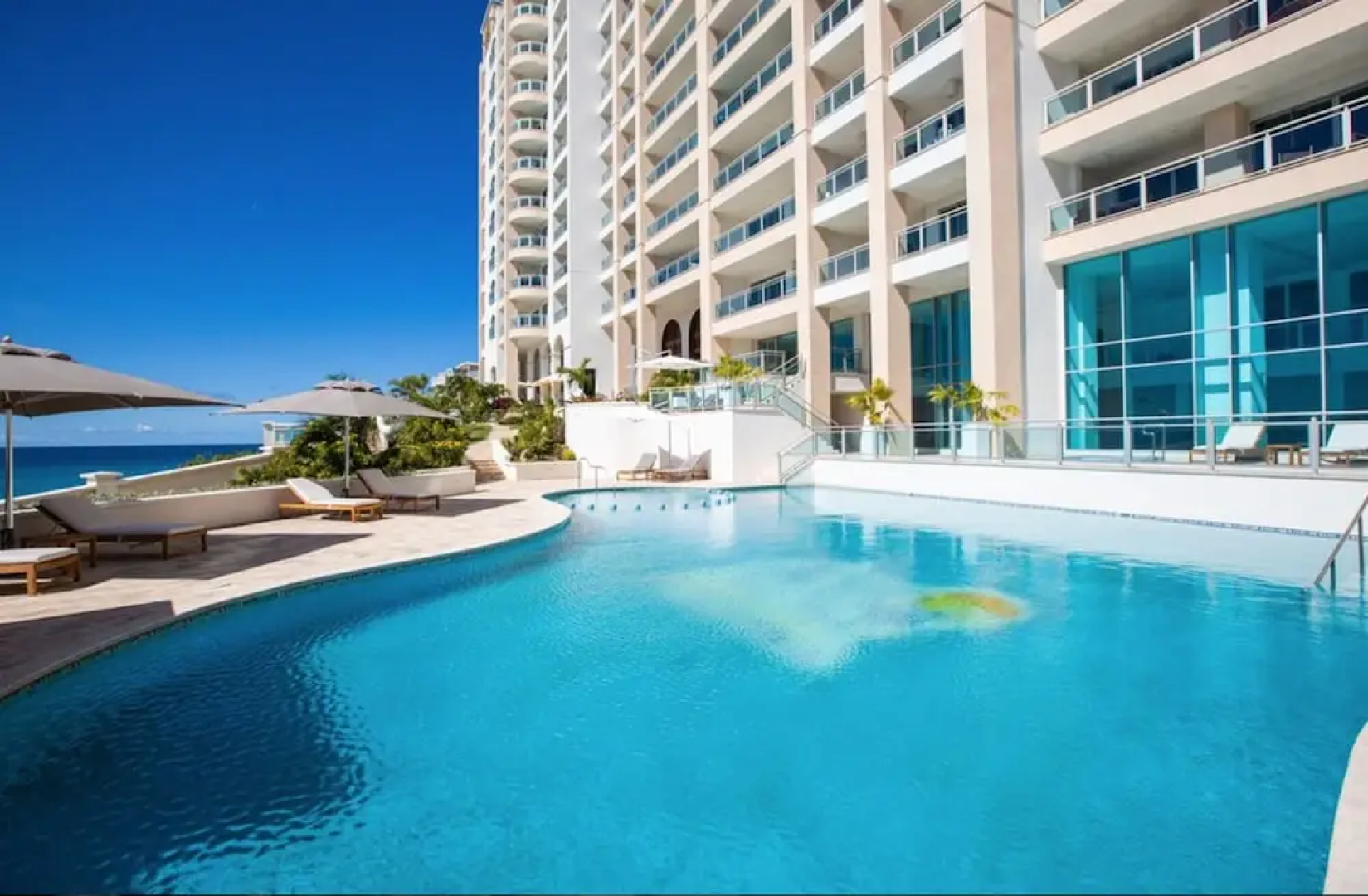 *The CLIFF_ BEACHFRONT and LUXURY MODERN UNIT* C2