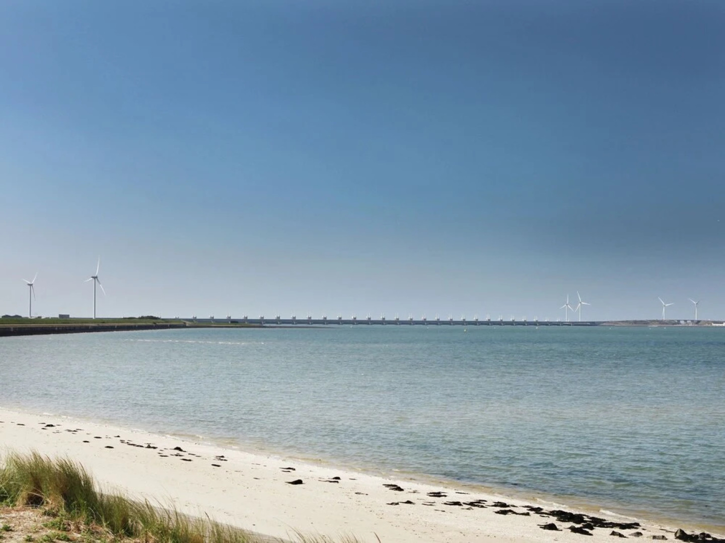 Comfortably Furnished Bungalow on Lake Veere