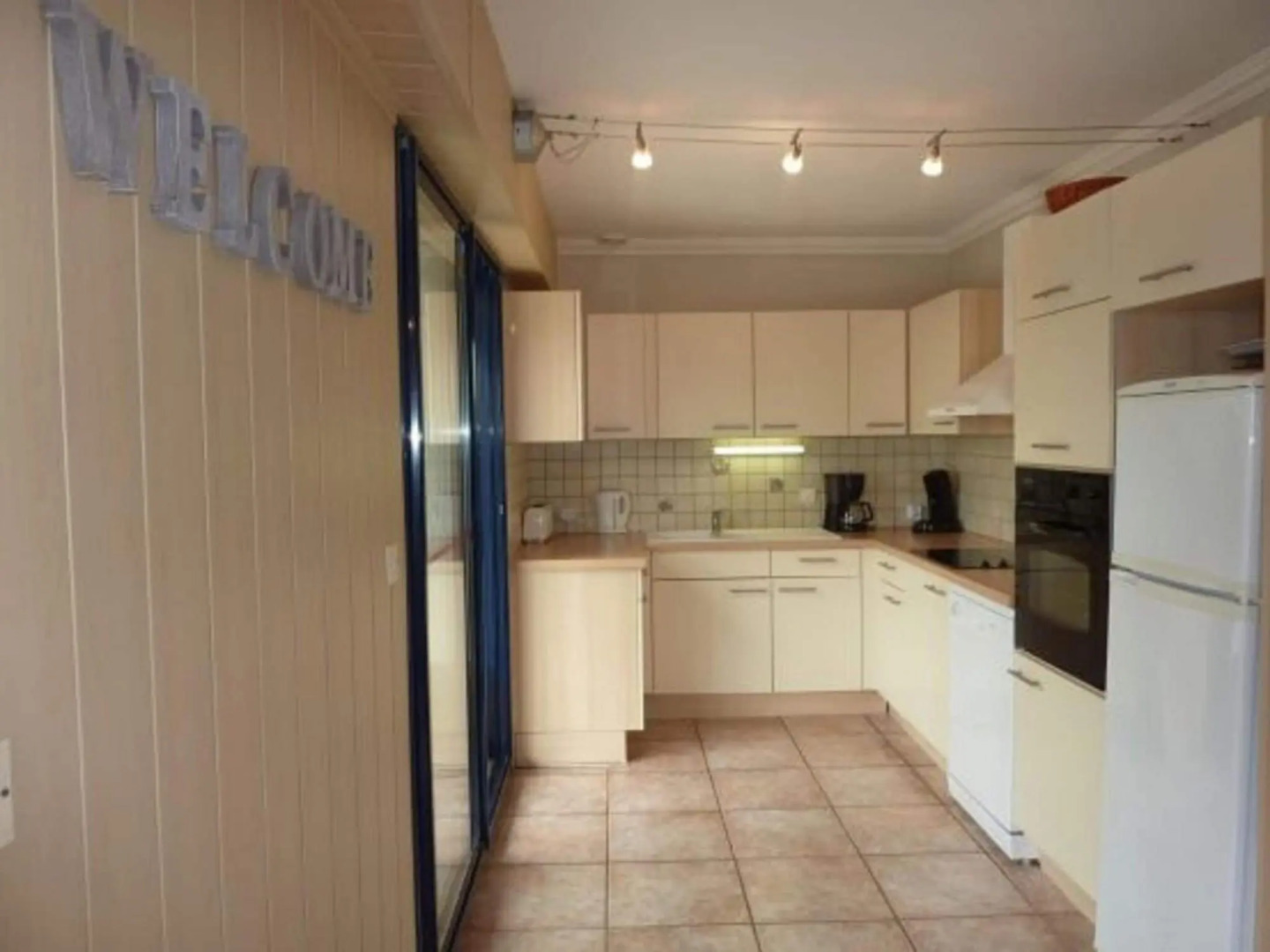 Attractive holiday home in Moëlan-sur-Mer with garden