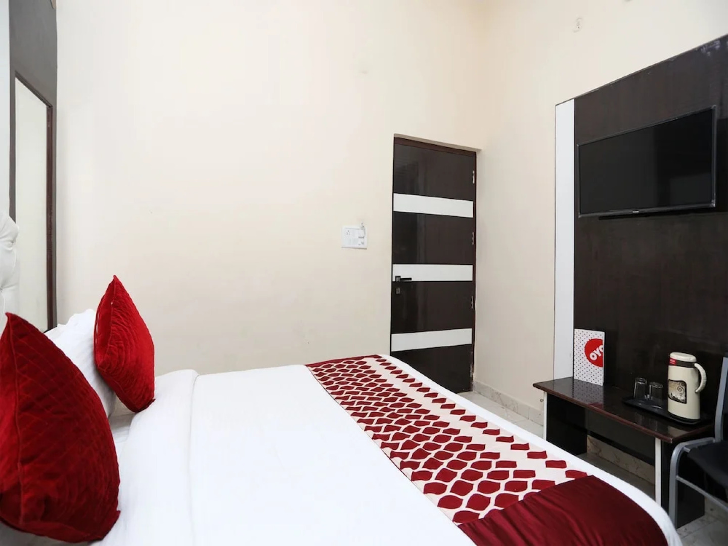 OYO 14949 Hotel Shashi Residency