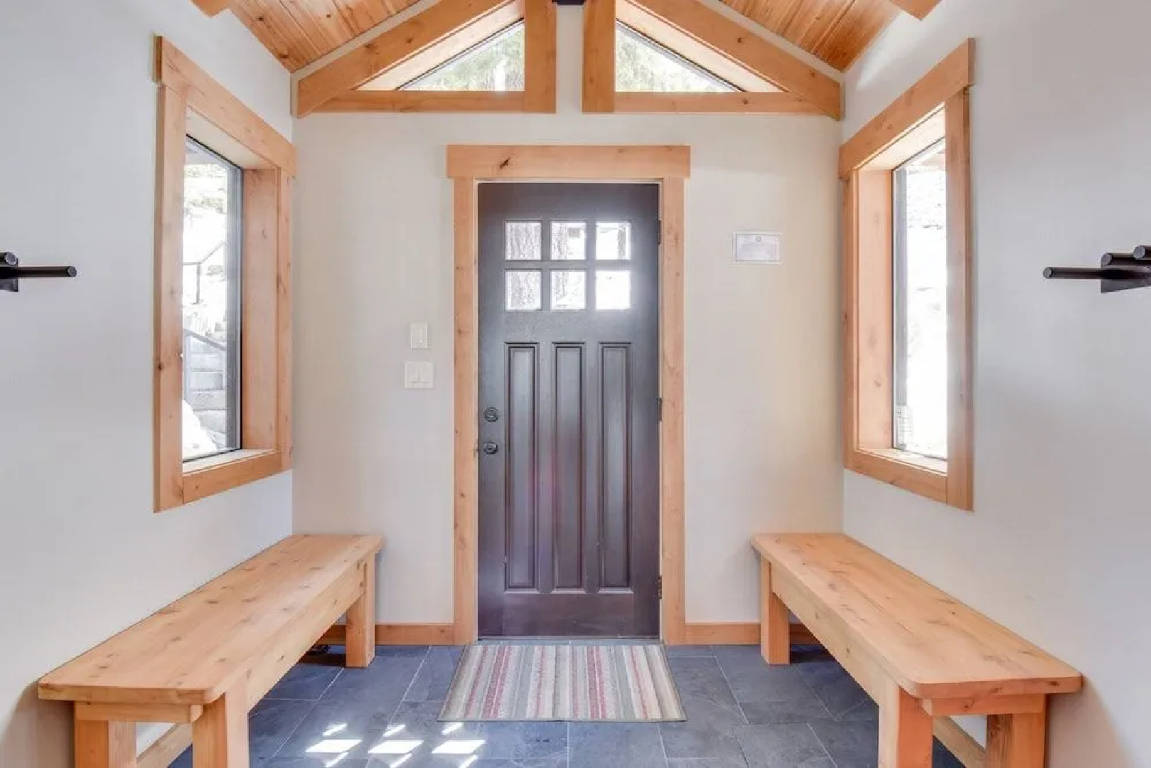 Contemporary Snow Crest