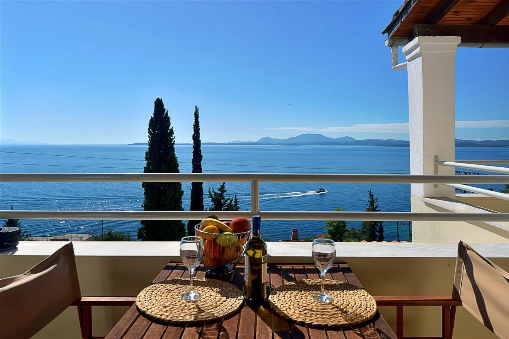 Captain's Apts Barbati