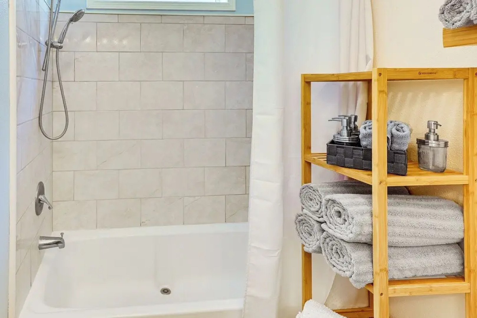 1 Mi to Tubbs Hill & Lake: Midtown Home w/ Yard!