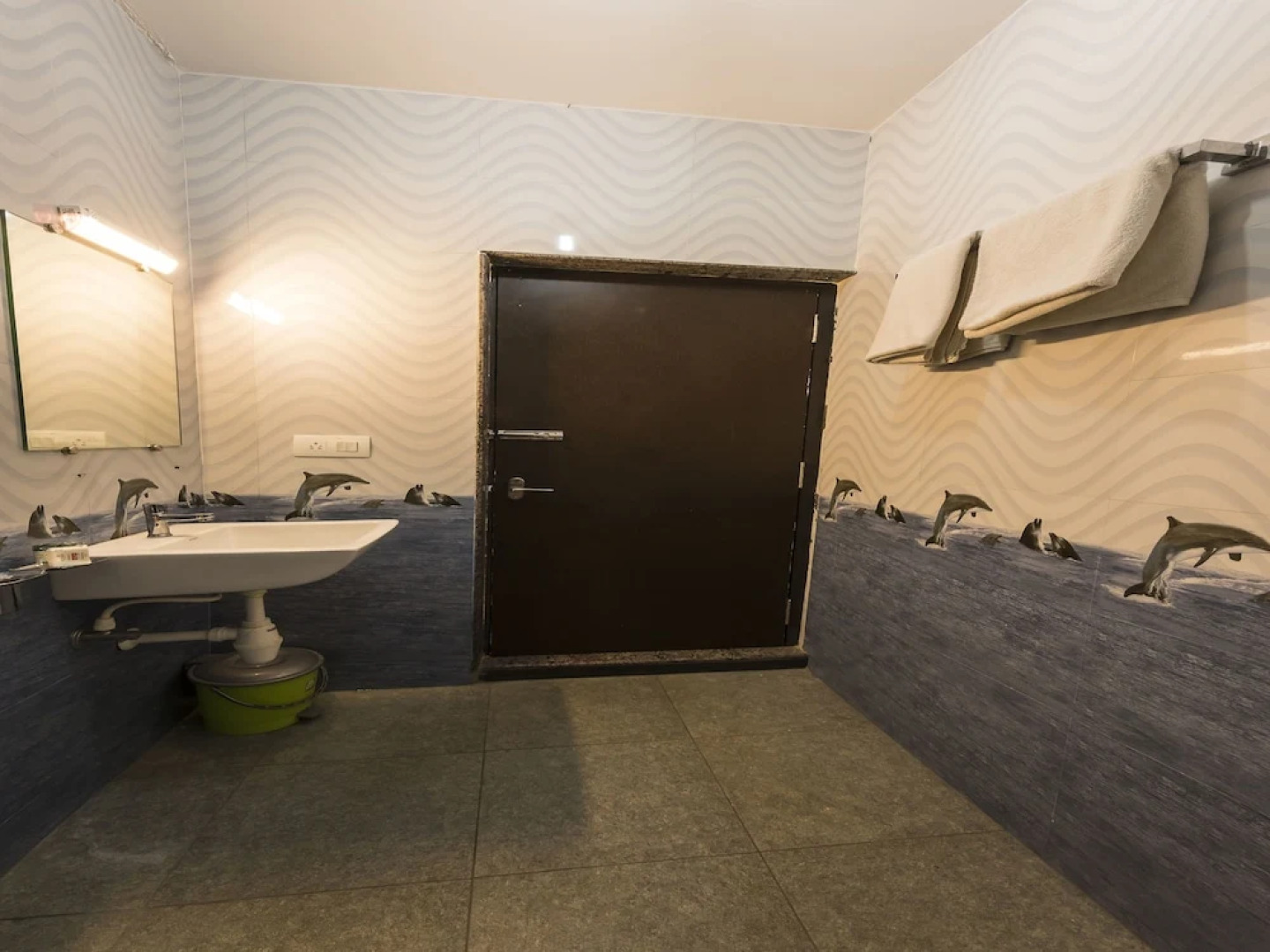 OYO 11414 Hotel Silver Suites