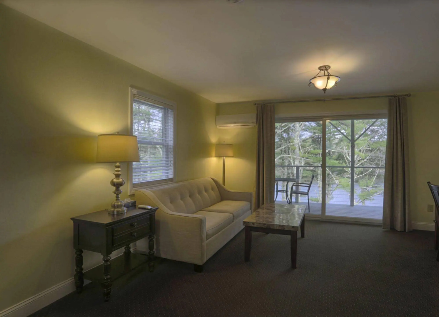 Beach Cove Waterfront Inn