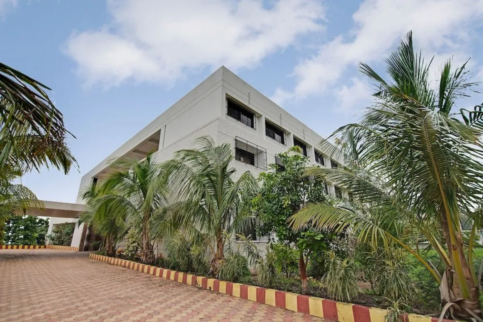 Capital O 48876 Shri Saibaba Satsang Mandal