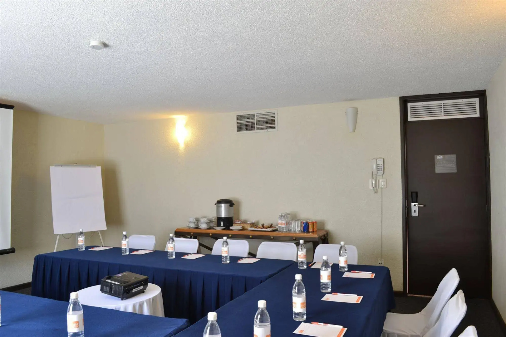 La Posada Hotel & Suites