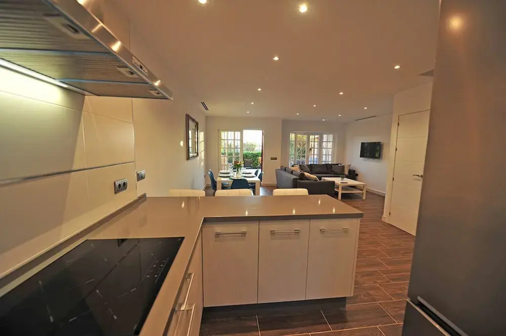 Casa Cinco Dormitorios Acceso Playa