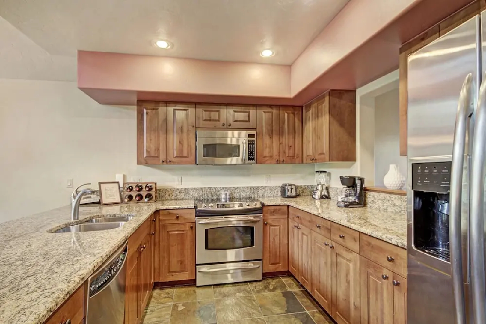 2br 2ba Winter  Walk To Historic Downtown + Gondola 2 Bedroom Townhouse by RedAwning