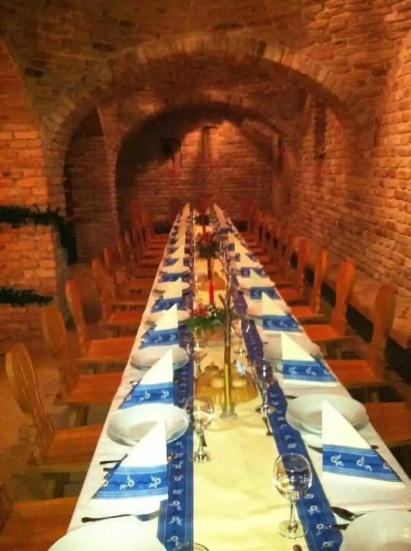 Gastland M1 Hotel & Conference Center